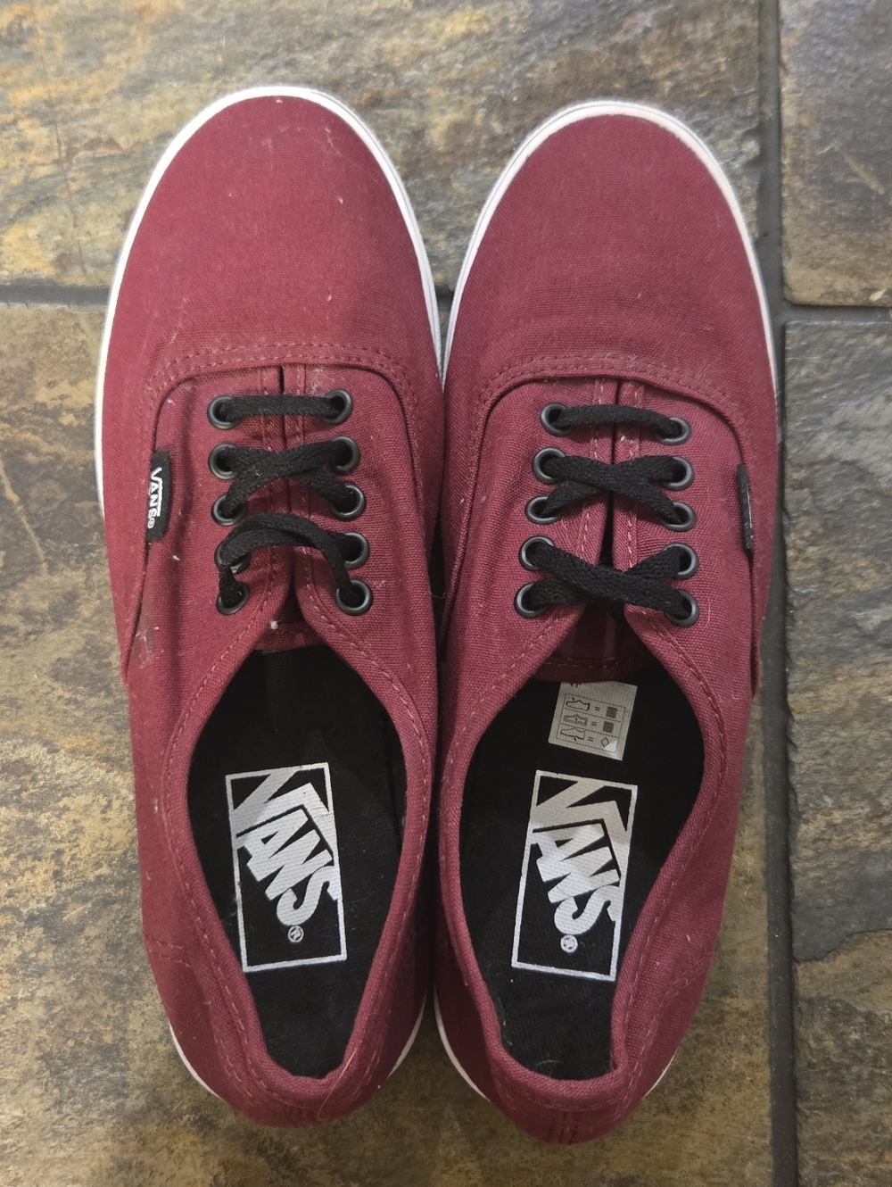 Vans Womens Canvas Sneakers in Wine with Black Laces. Size 7.